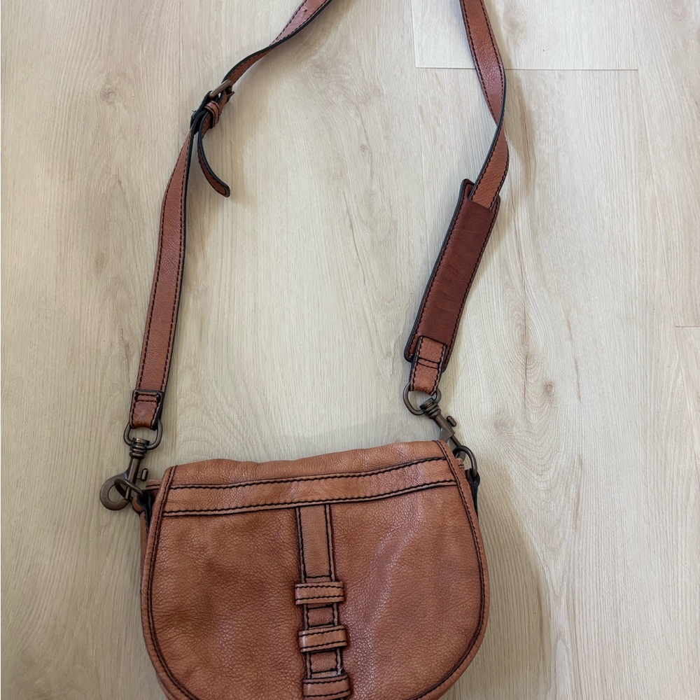 Elegant Tan Leather Crossbody Bag